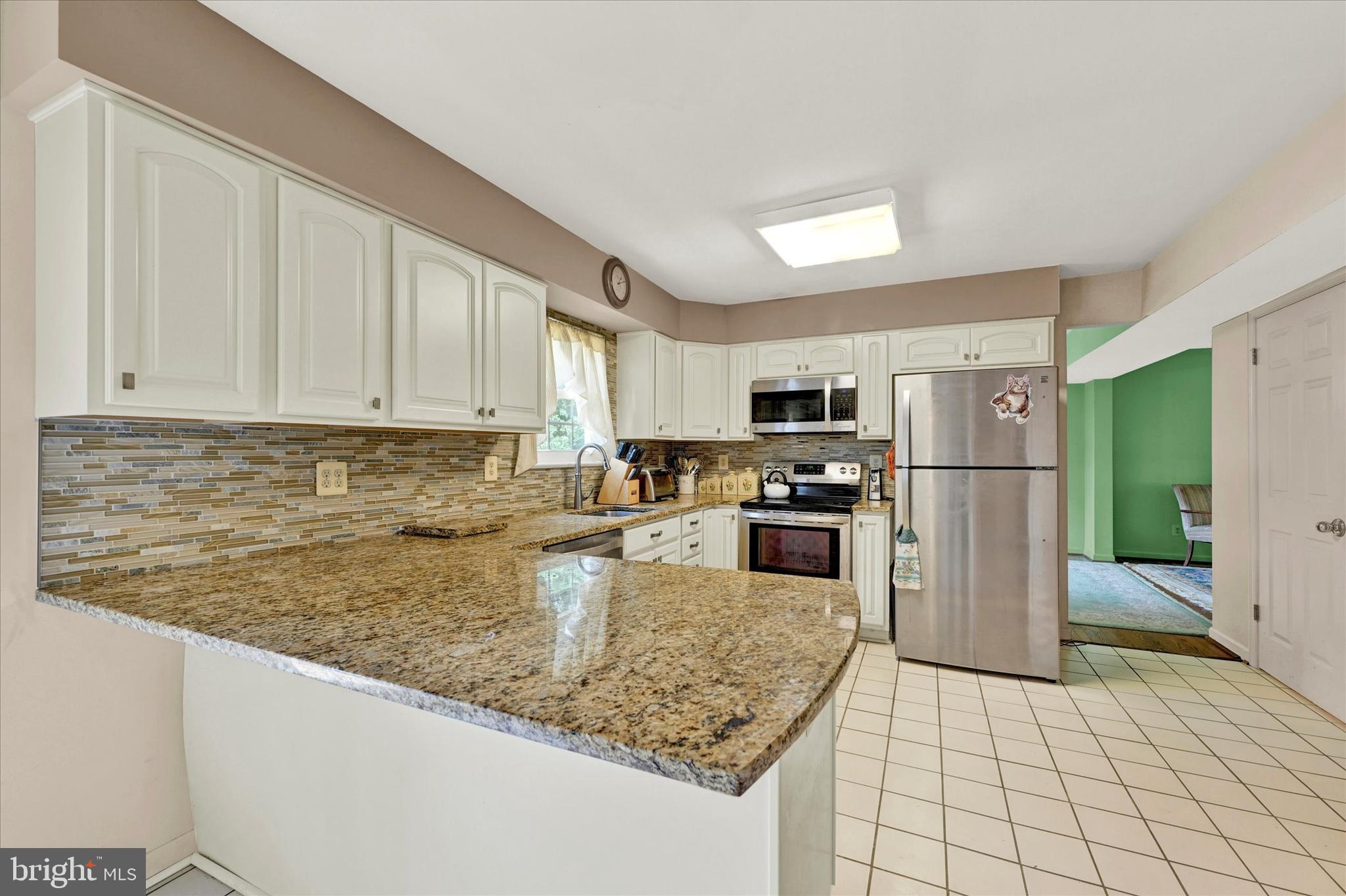 25 Warren Manor Ct