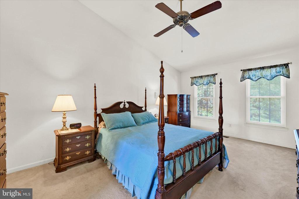 25 Warren Manor Ct