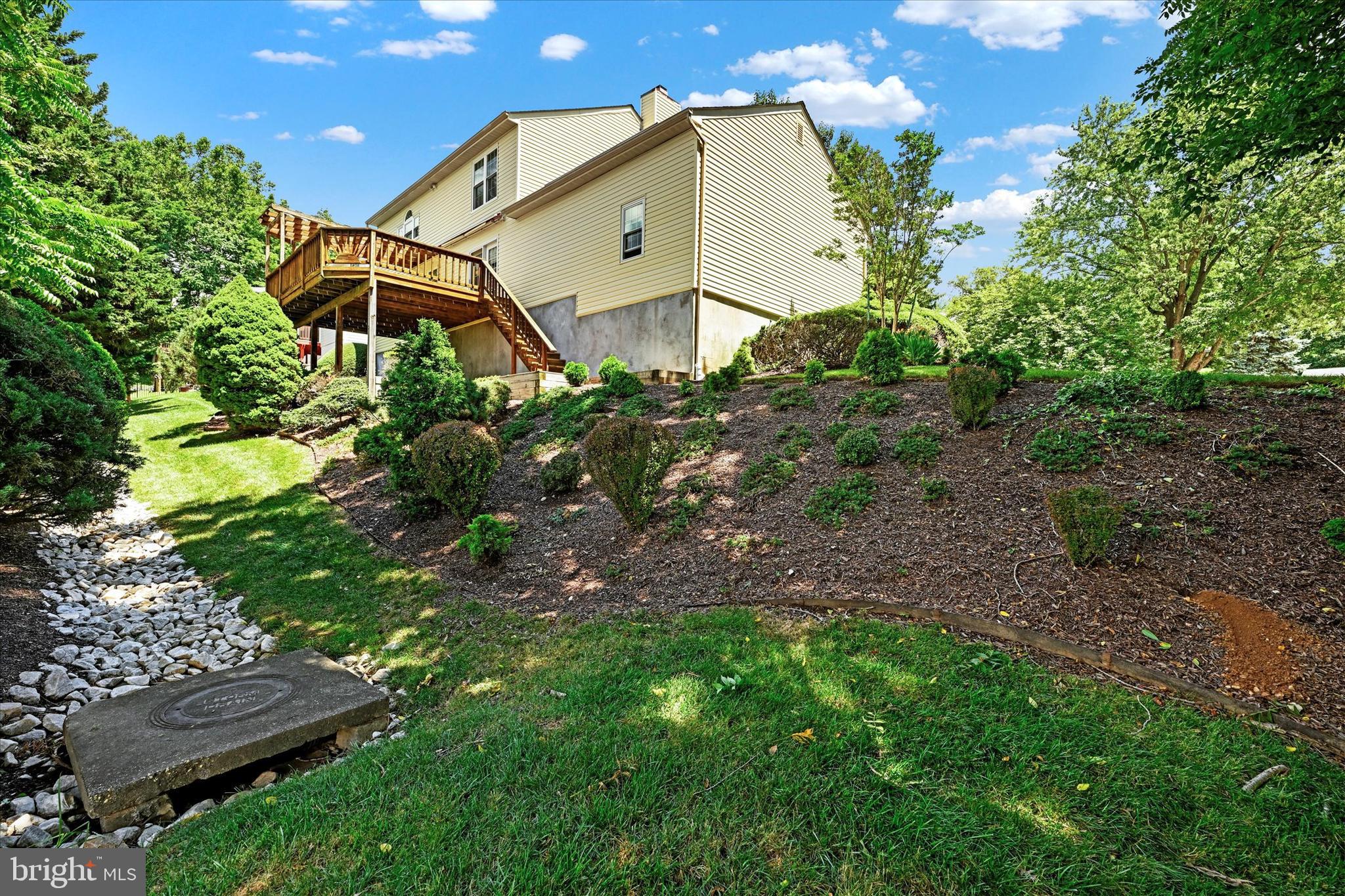 25 Warren Manor Ct