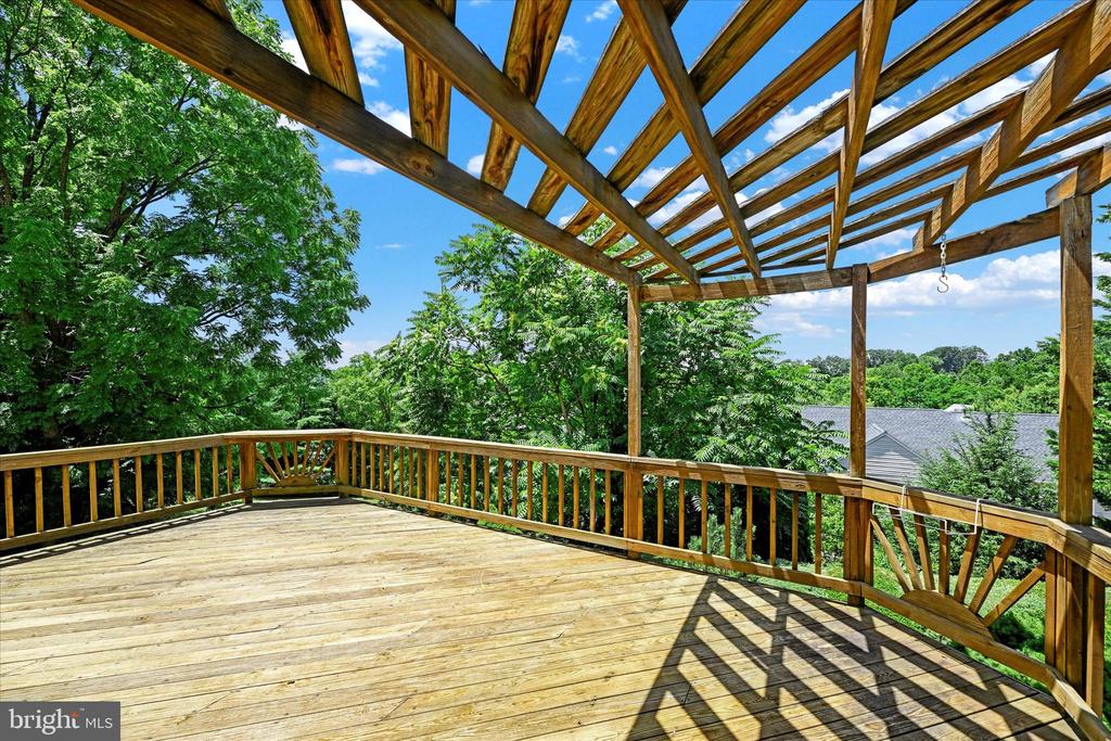 25 Warren Manor Ct