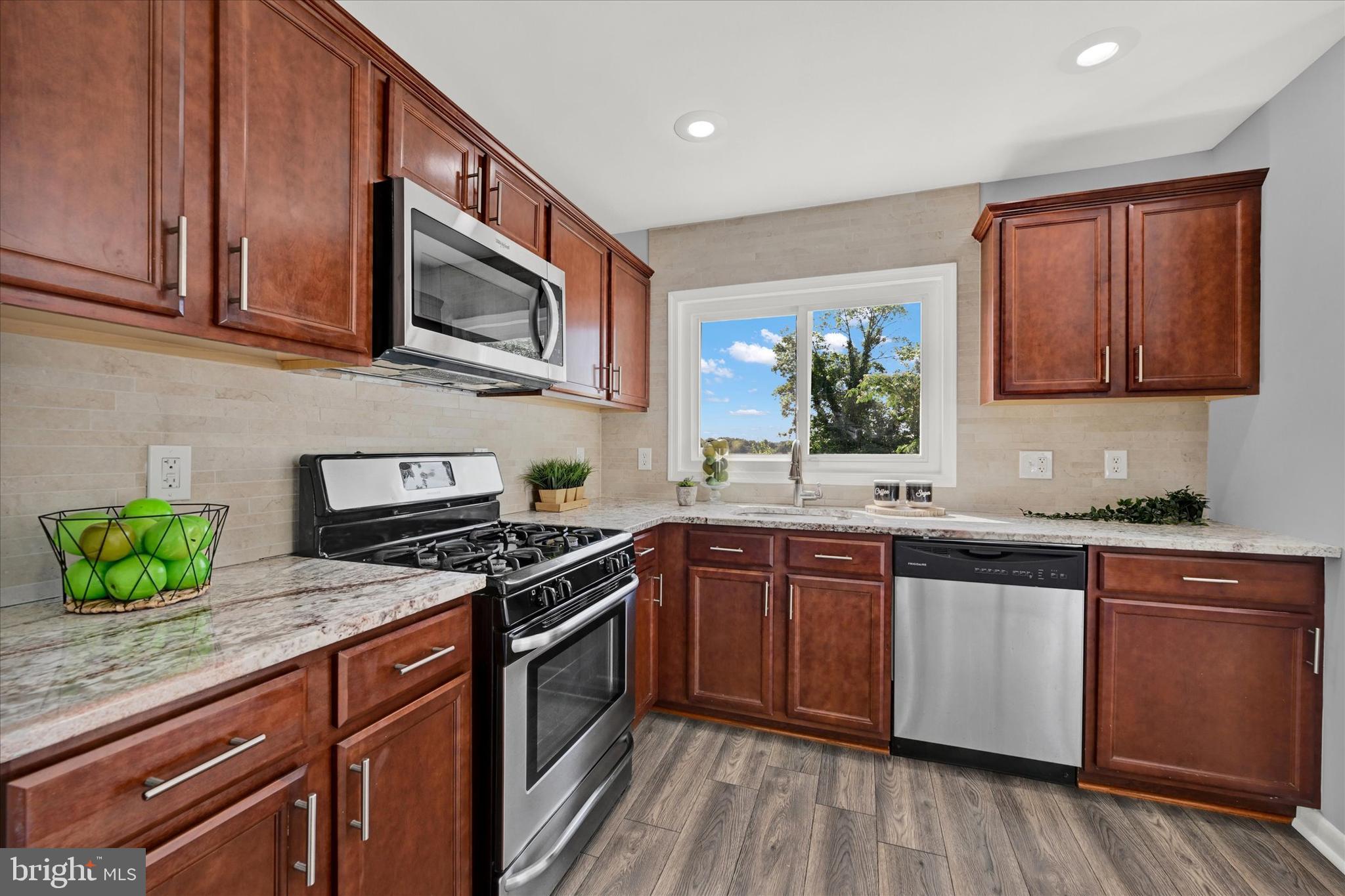 3209 Saint Lukes Ln