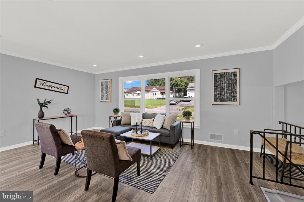 3209 Saint Lukes Ln