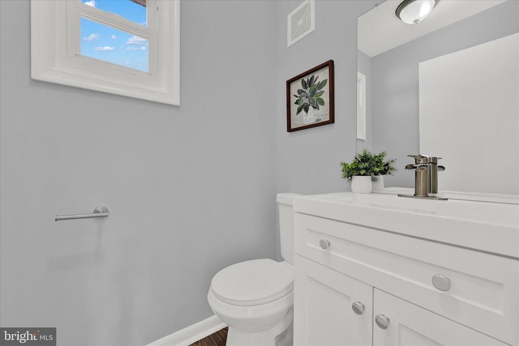 3209 Saint Lukes Ln