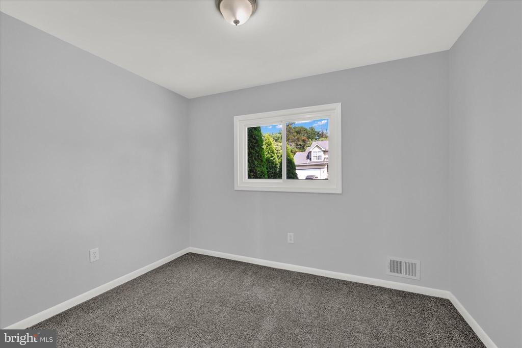 3209 Saint Lukes Ln