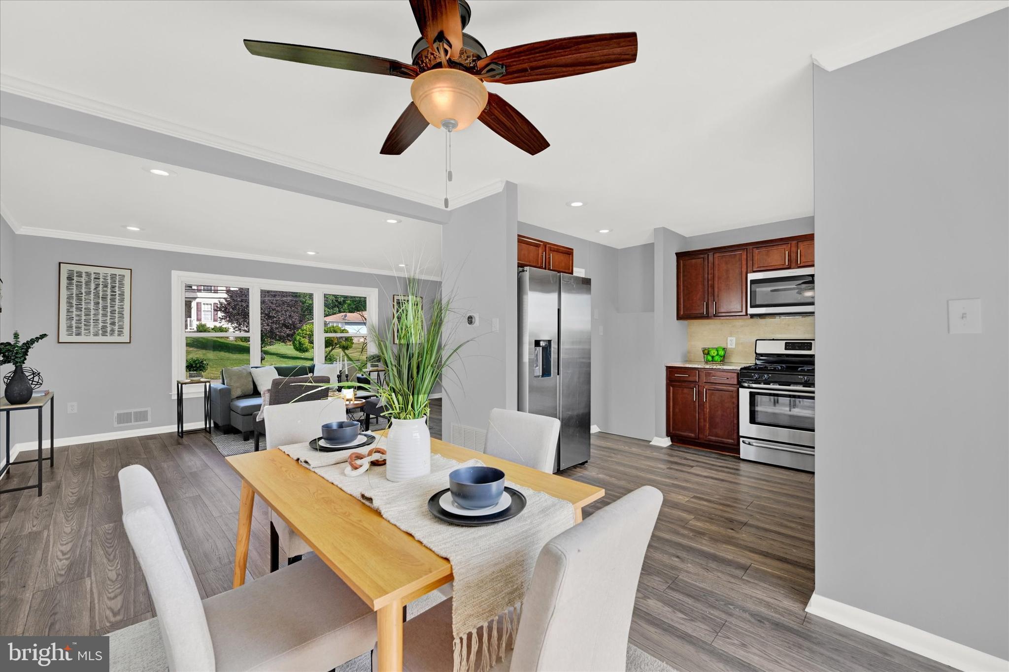 3209 Saint Lukes Ln