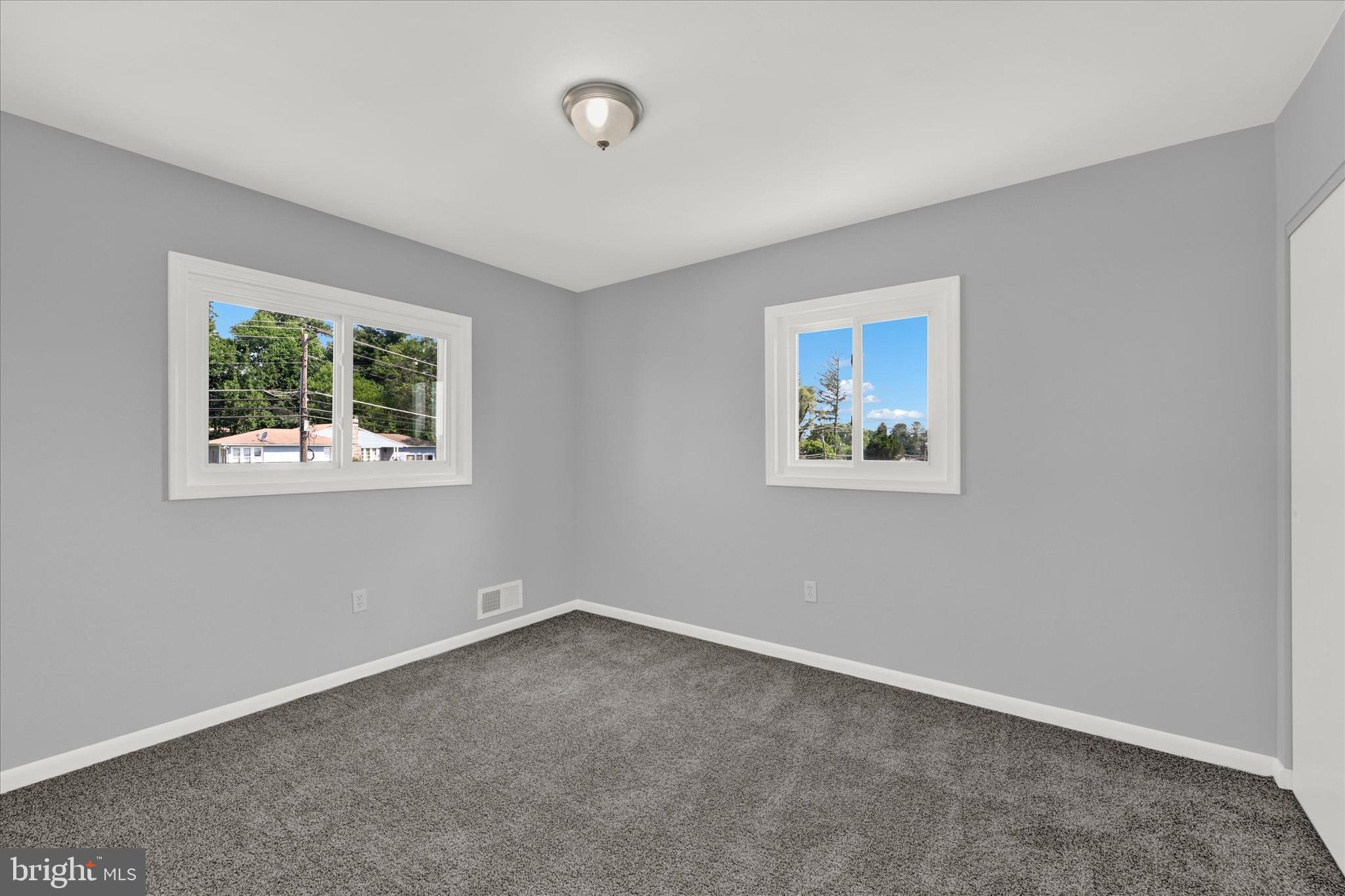 3209 Saint Lukes Ln