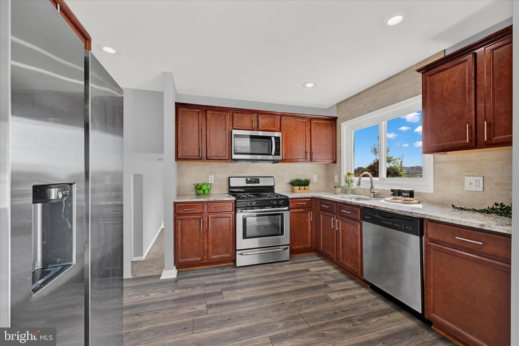 3209 Saint Lukes Ln