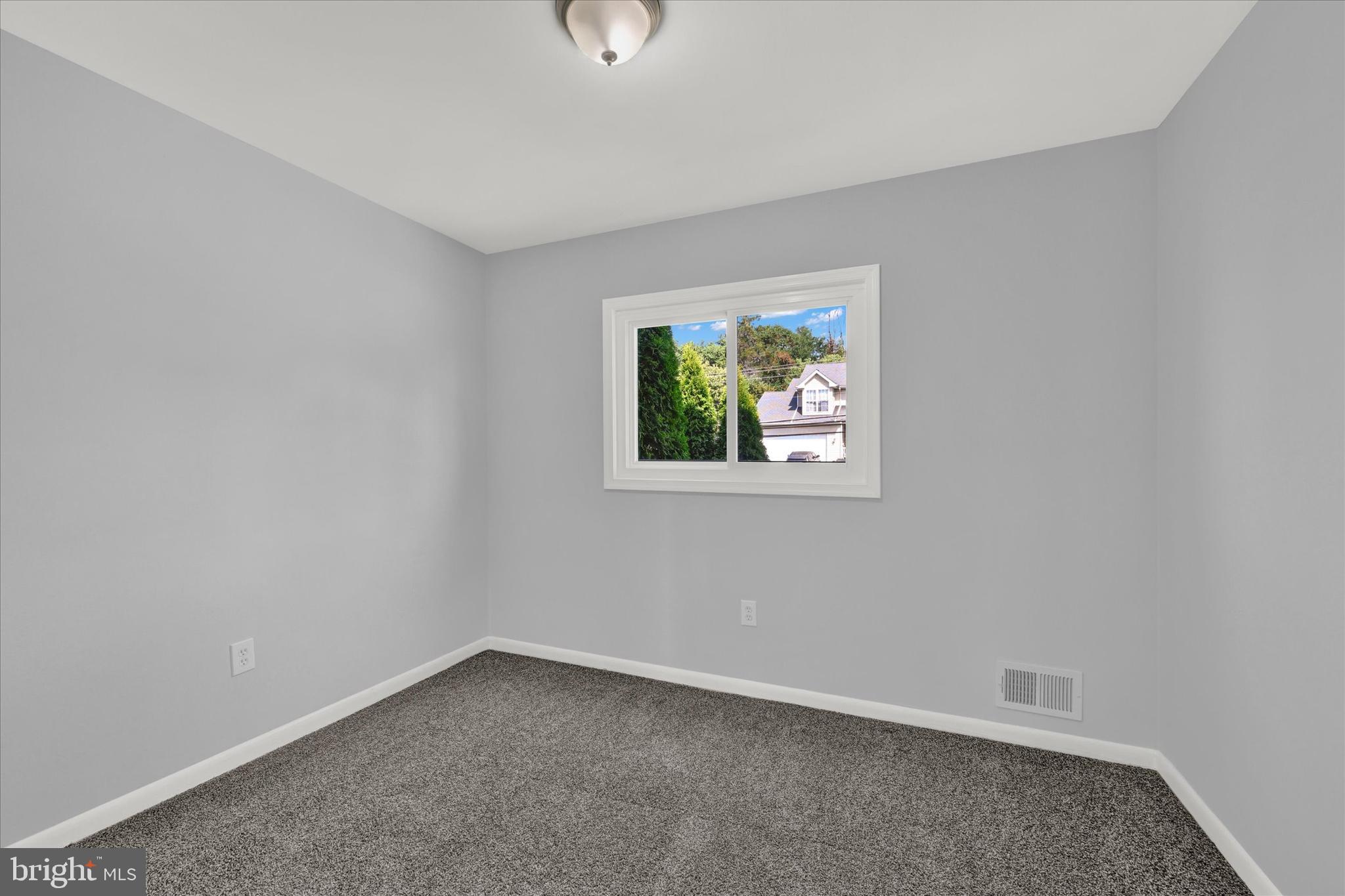 3209 Saint Lukes Ln