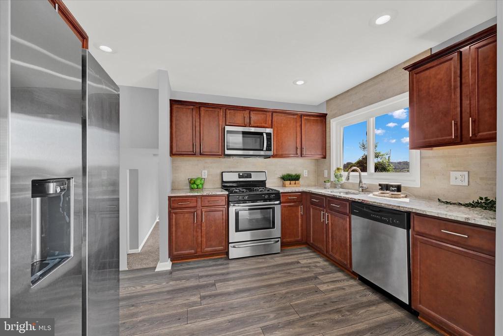 3209 Saint Lukes Ln