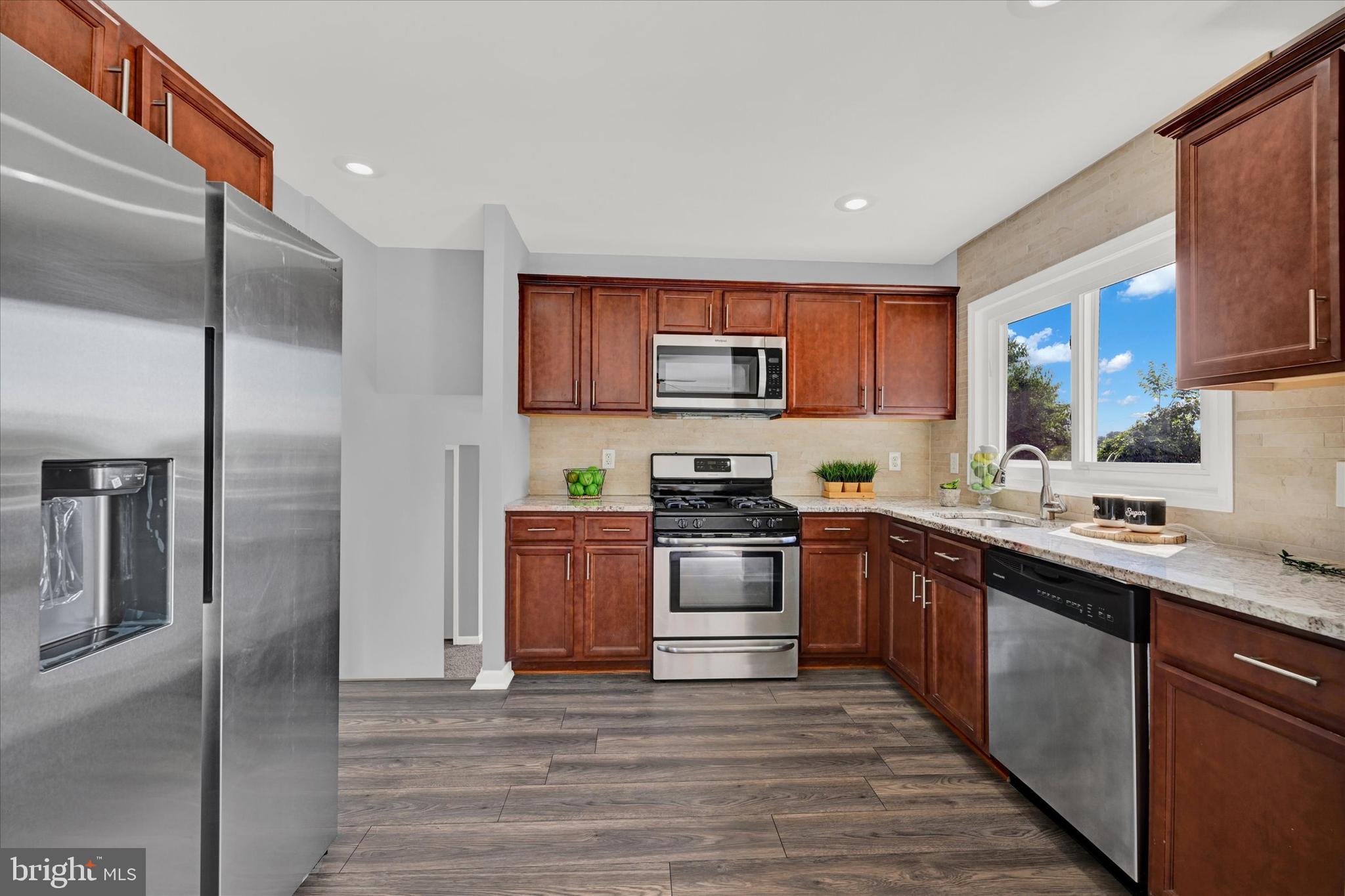 3209 Saint Lukes Ln