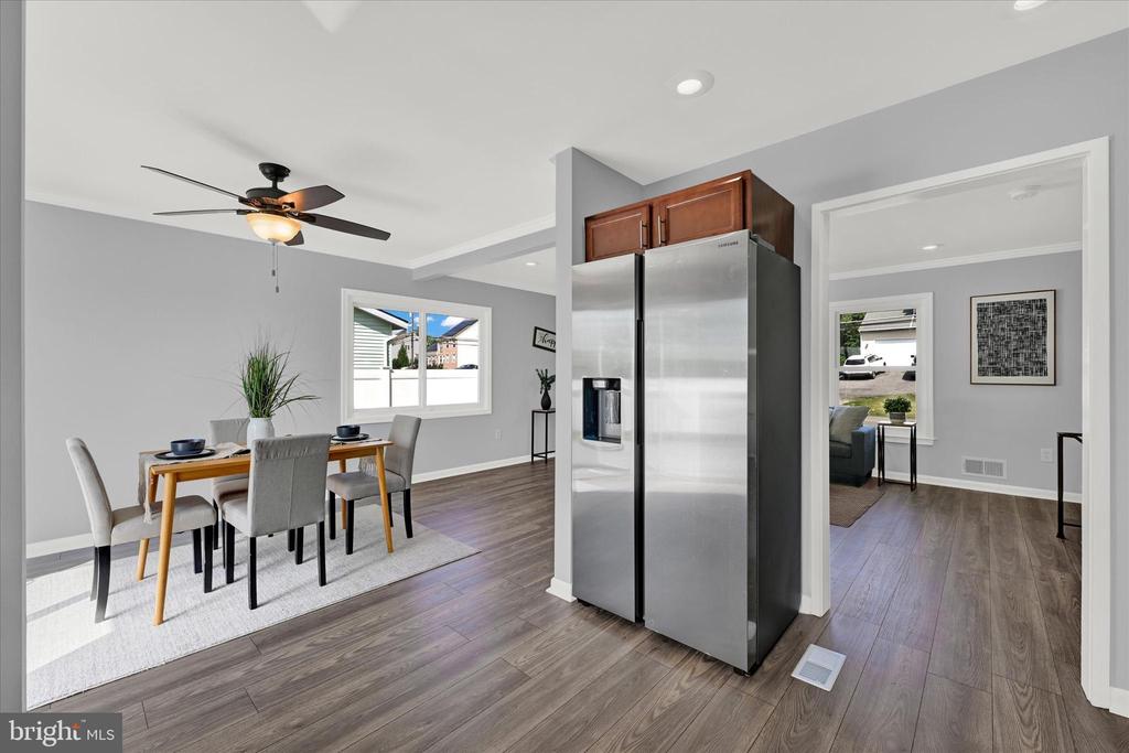 3209 Saint Lukes Ln