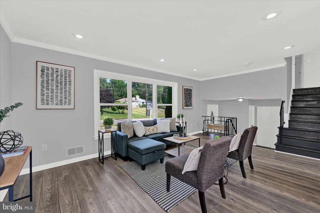 3209 Saint Lukes Ln
