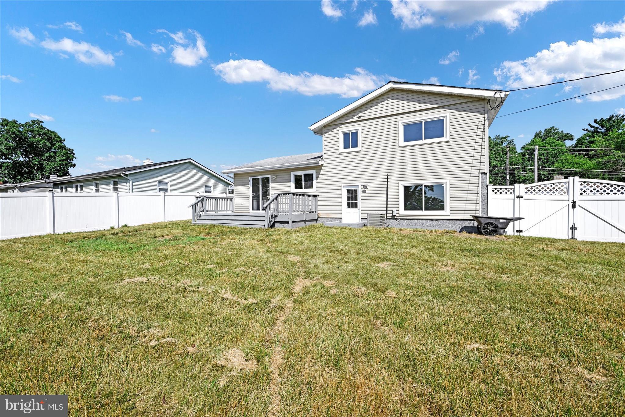 3209 Saint Lukes Ln