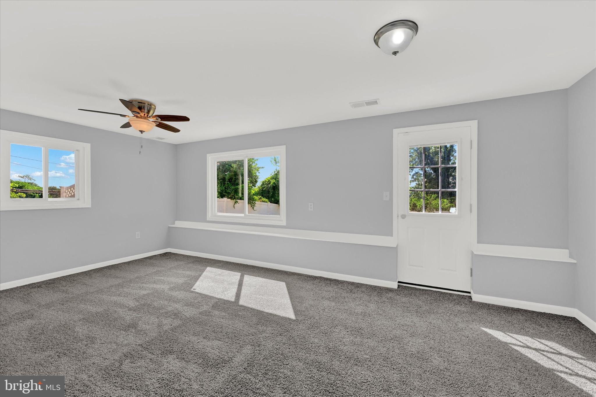 3209 Saint Lukes Ln