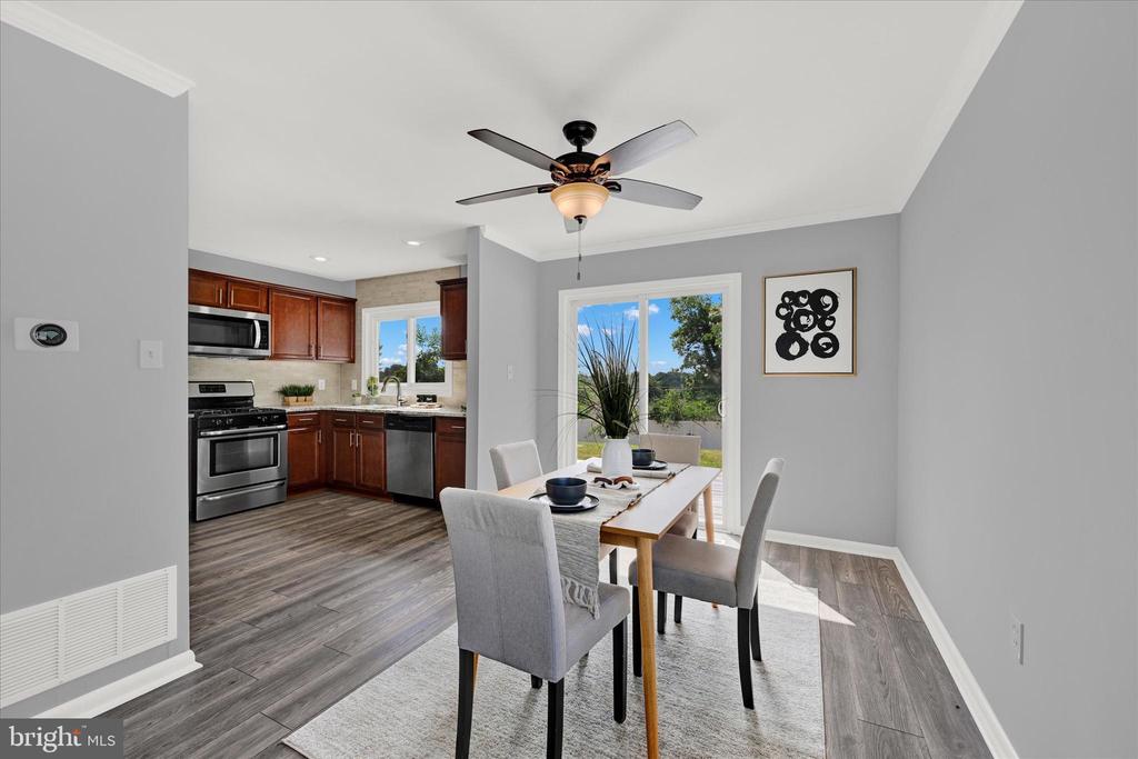 3209 Saint Lukes Ln