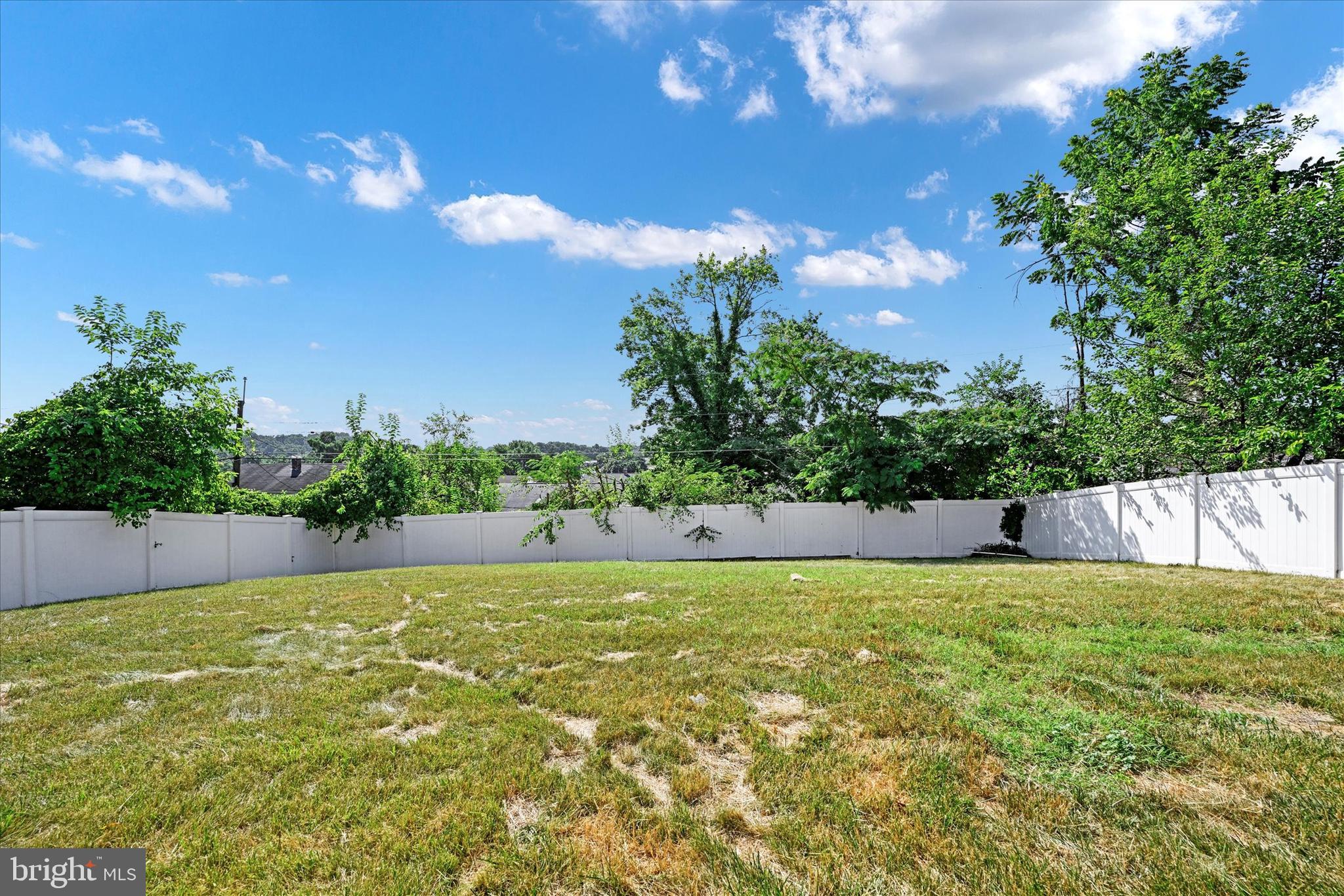 3209 Saint Lukes Ln