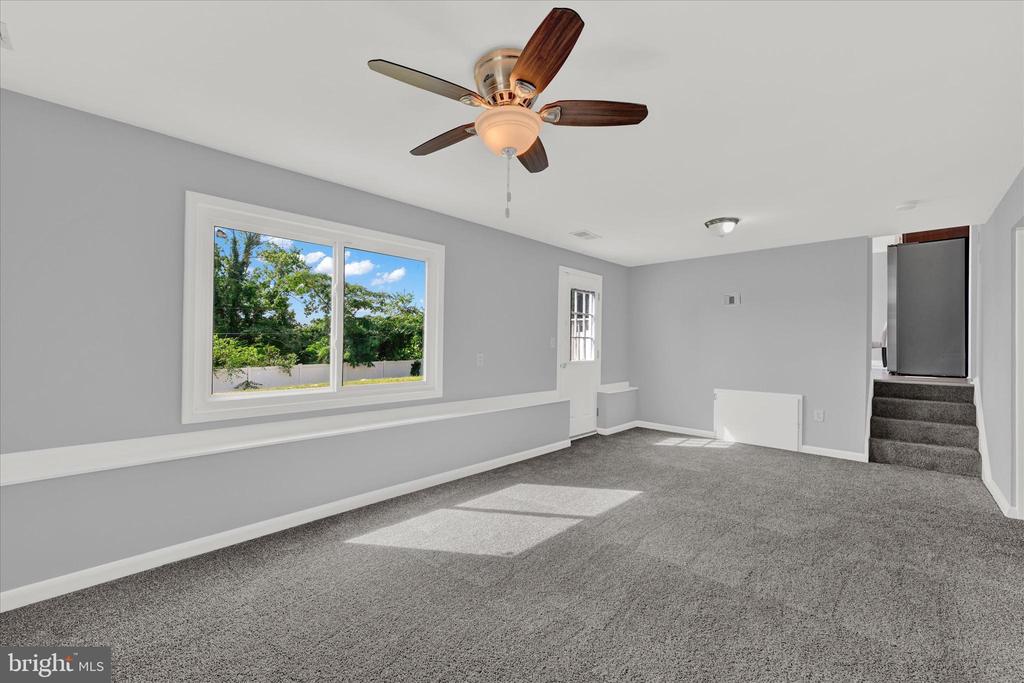 3209 Saint Lukes Ln