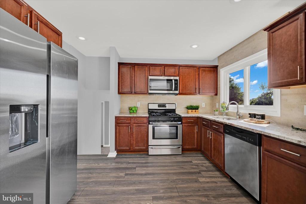 3209 Saint Lukes Ln