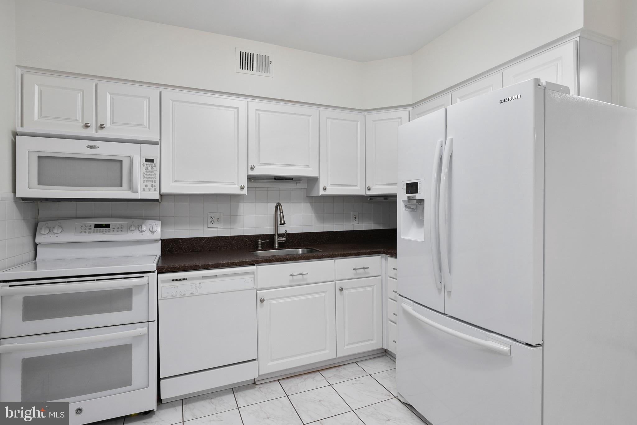 10 Stapleton Ct #202