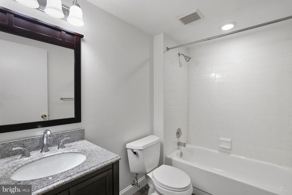 10 Stapleton Ct #202