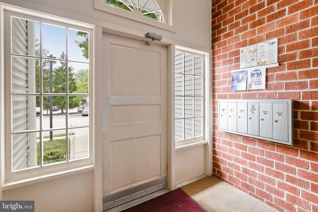 10 Stapleton Ct #202