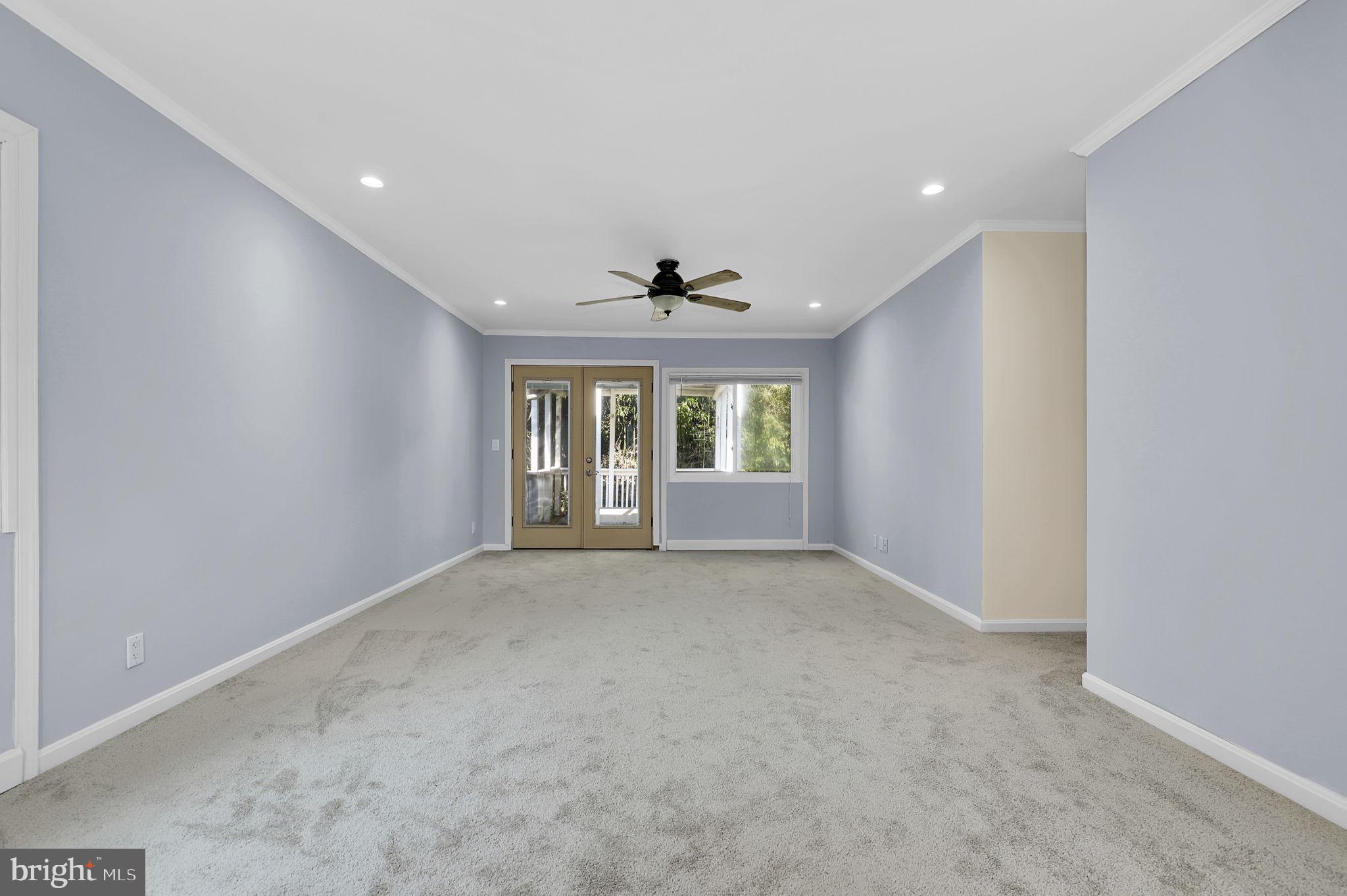 2102 Tree Ln