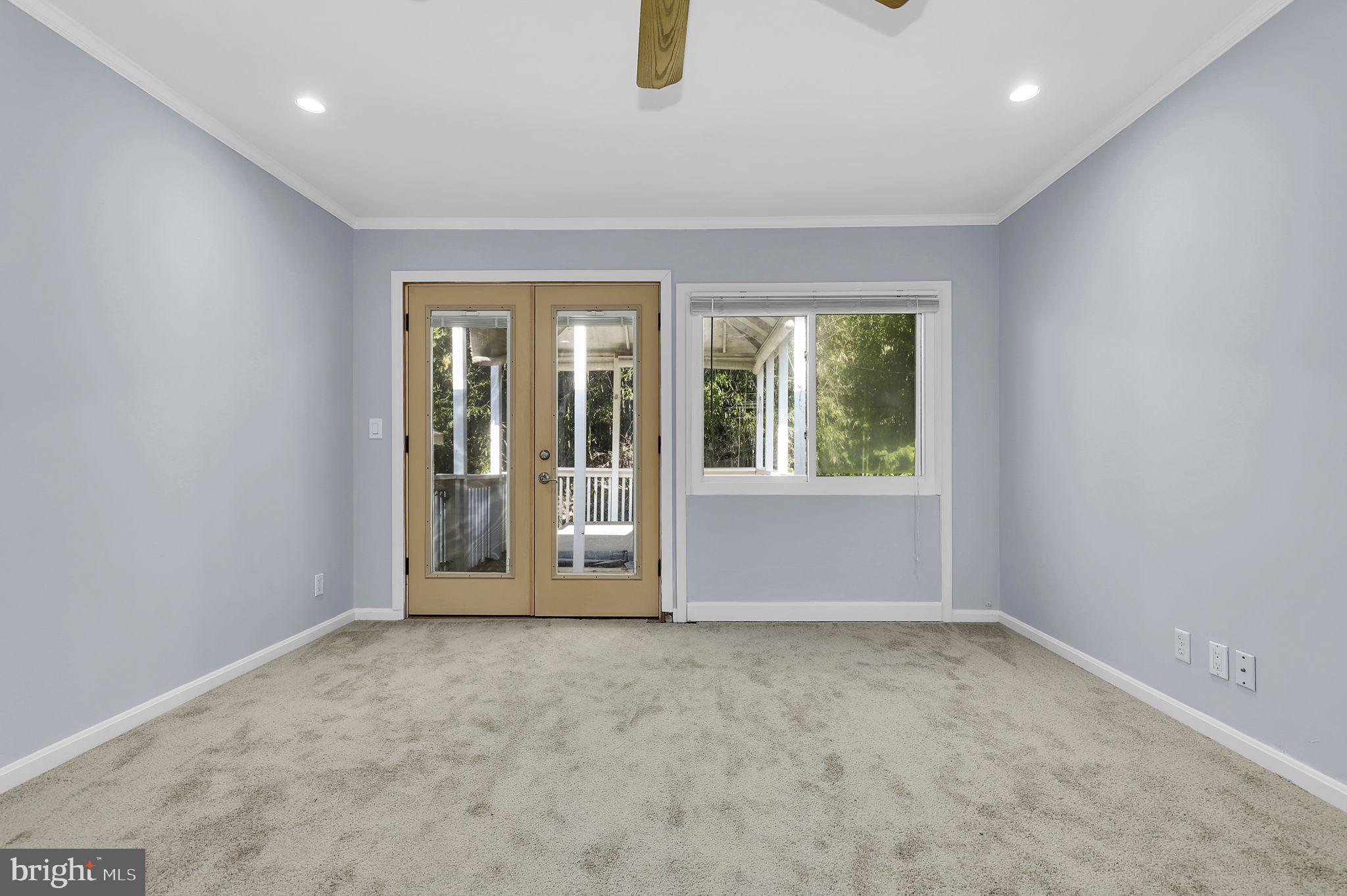 2102 Tree Ln