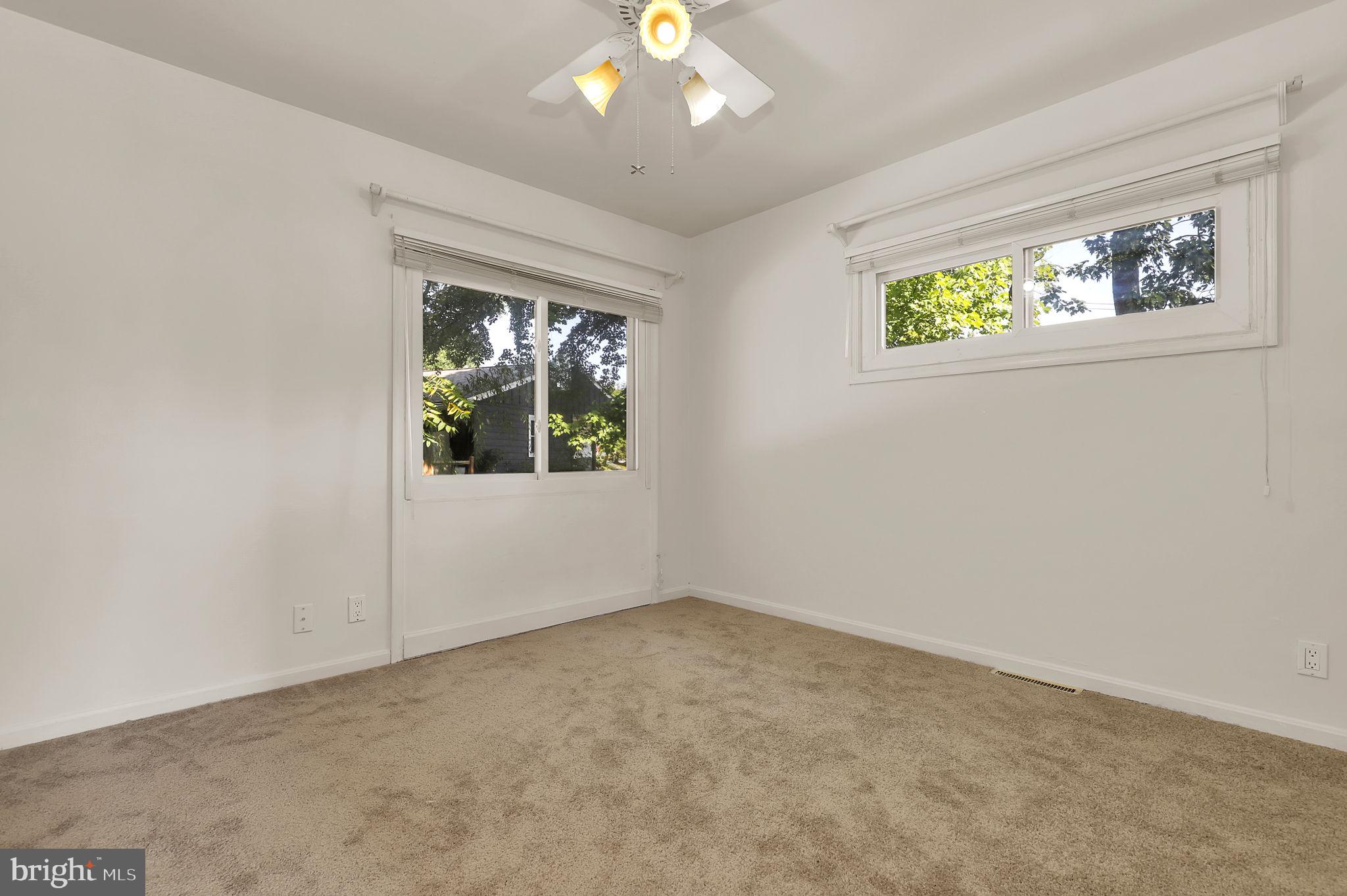 2102 Tree Ln