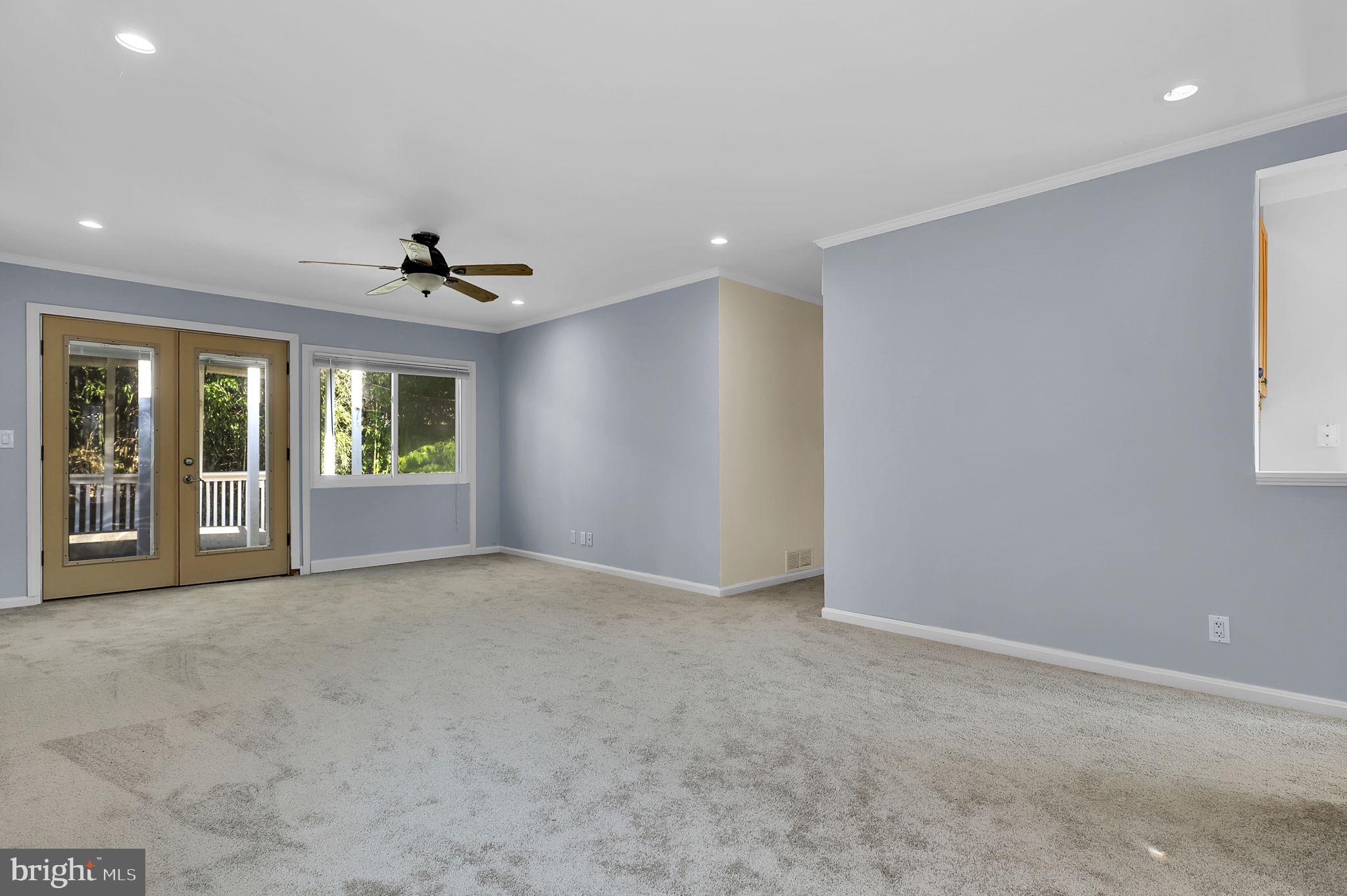 2102 Tree Ln