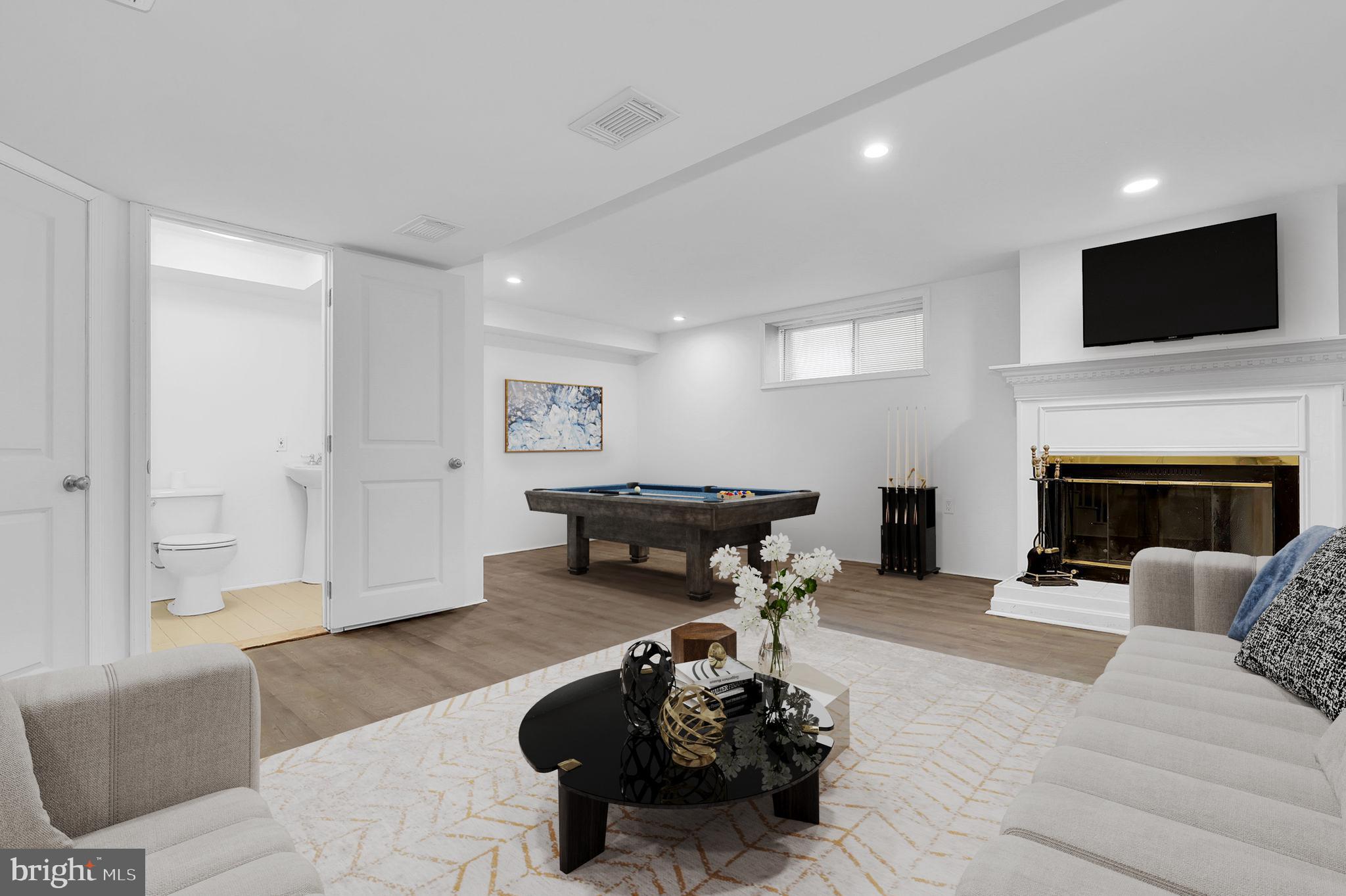 2102 Tree Ln