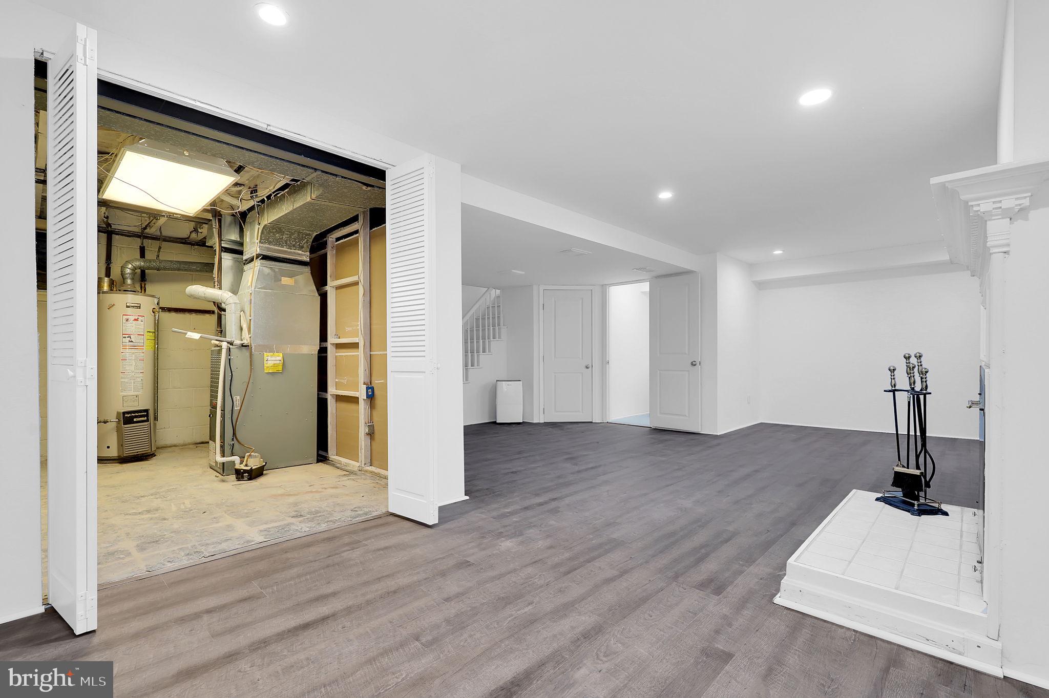 2102 Tree Ln