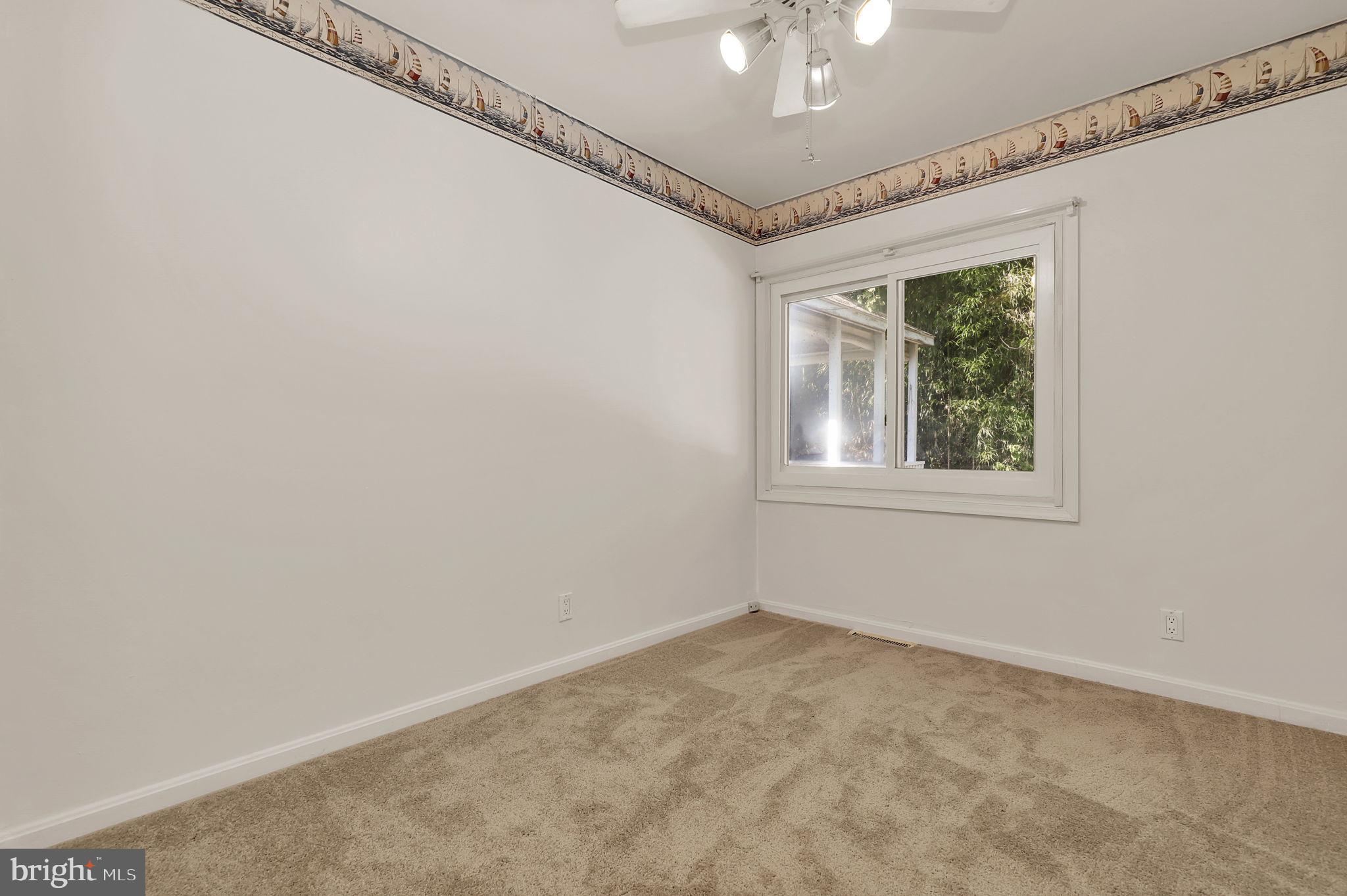 2102 Tree Ln