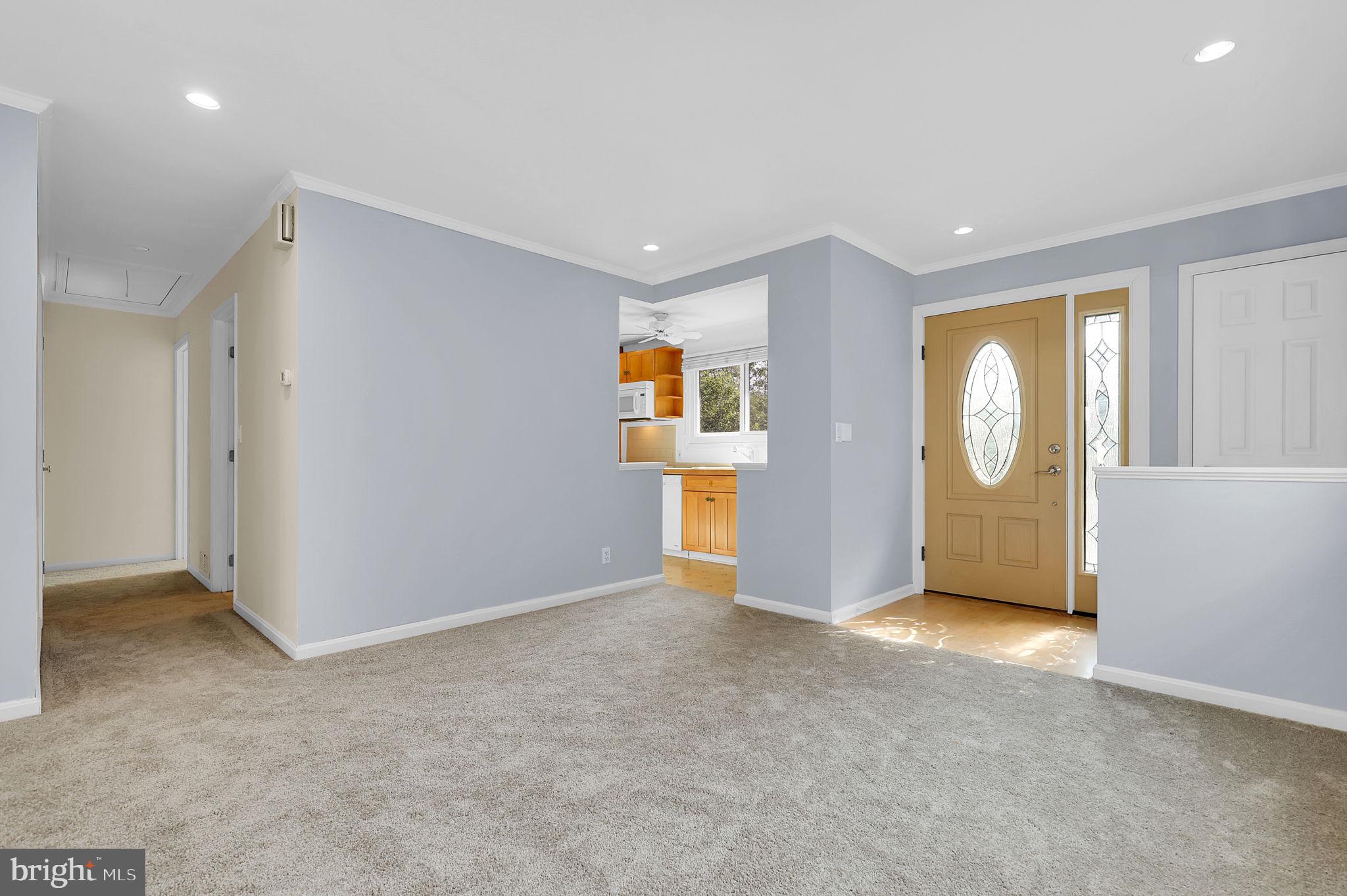 2102 Tree Ln