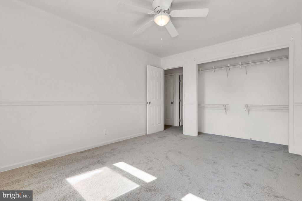 2102 Tree Ln