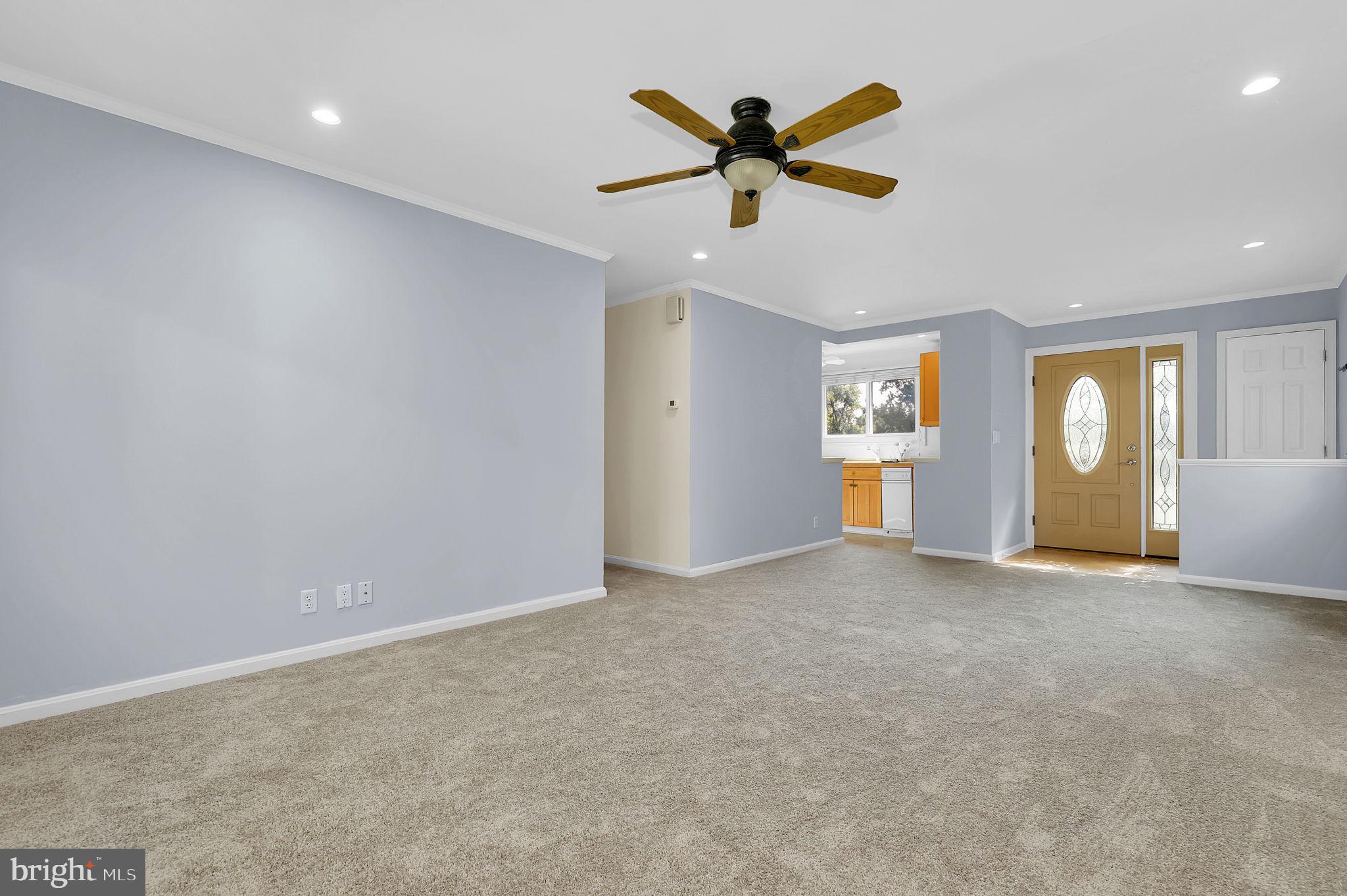 2102 Tree Ln