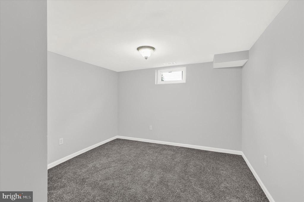 222 Candytuft Rd