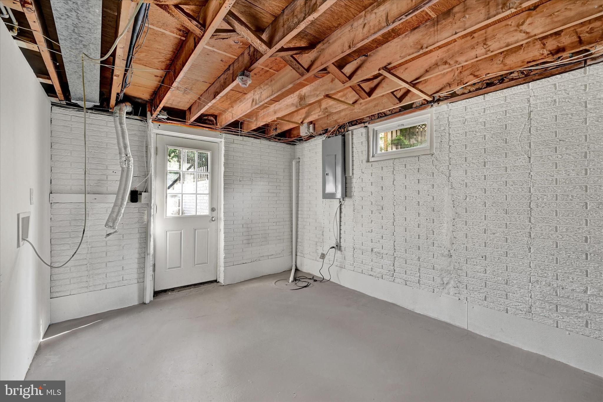 222 Candytuft Rd