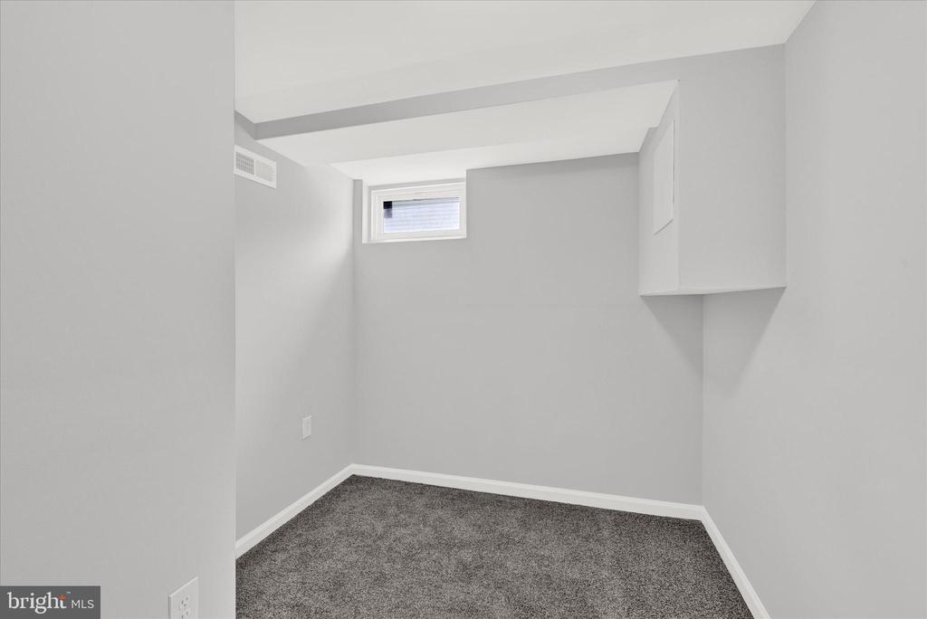 222 Candytuft Rd