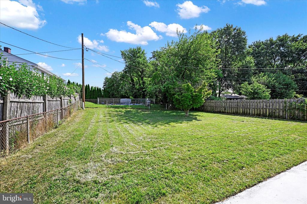 222 Candytuft Rd