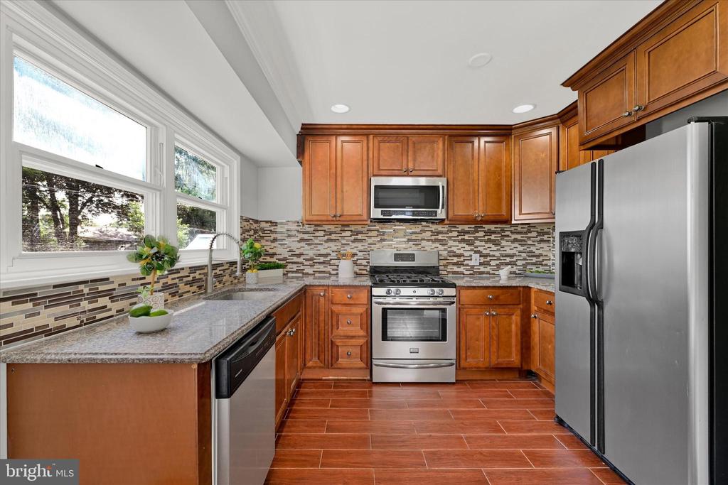 222 Candytuft Rd