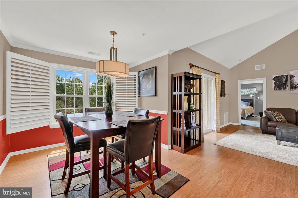 8805 Stone Ridge Cir #302