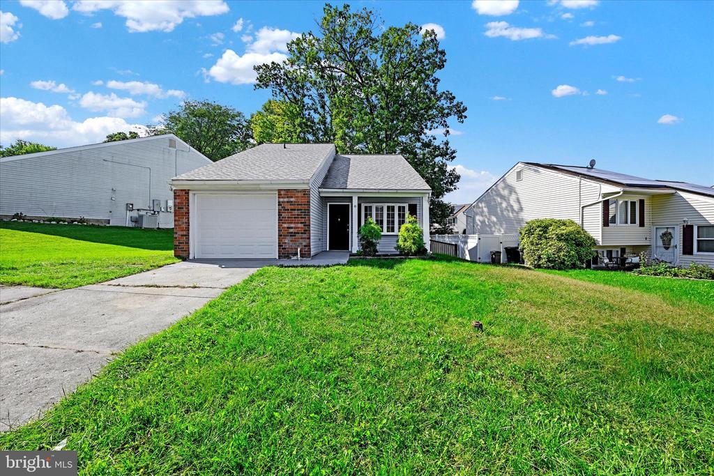 8 Lomond Ct