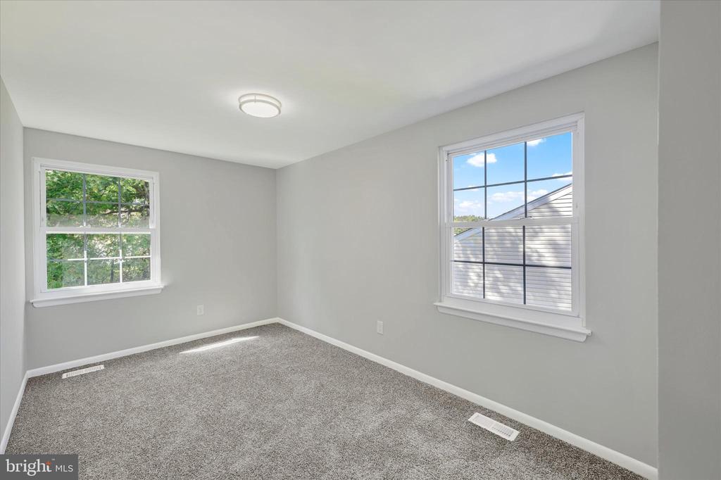 8 Lomond Ct
