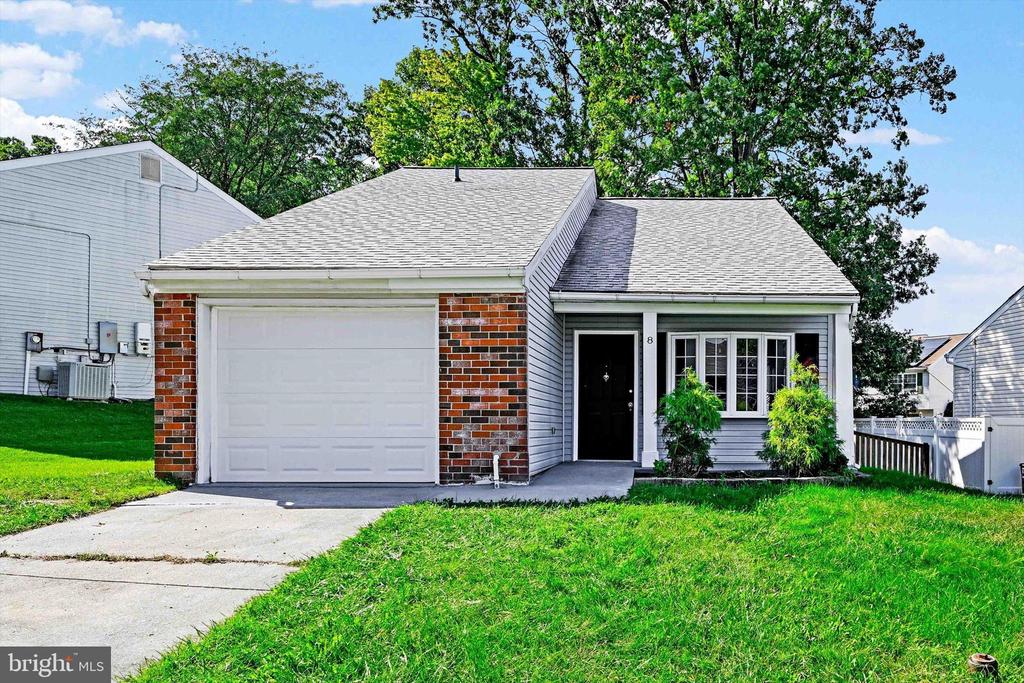 8 Lomond Ct