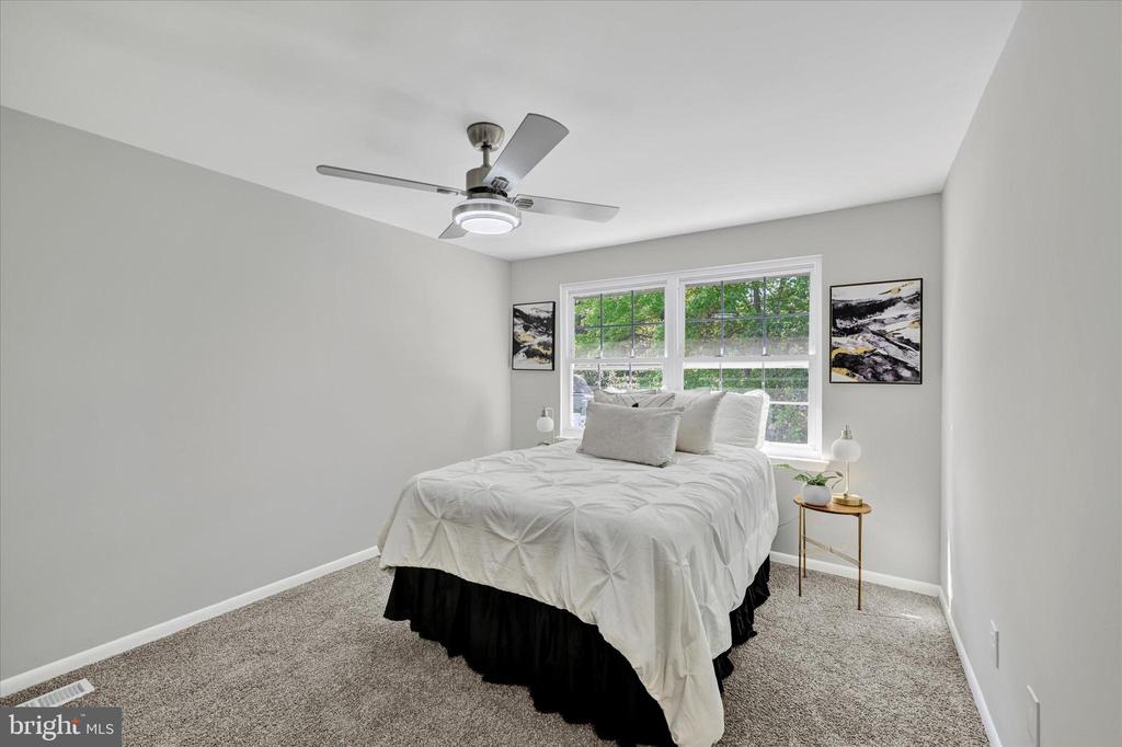 8 Lomond Ct