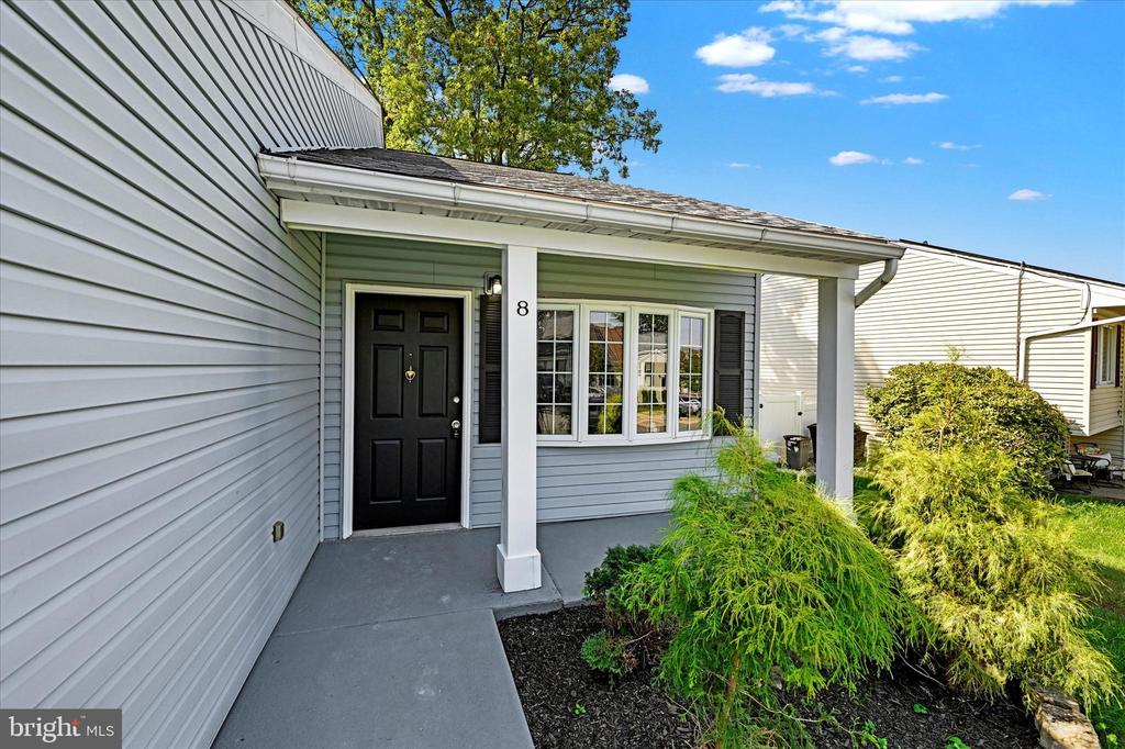 8 Lomond Ct