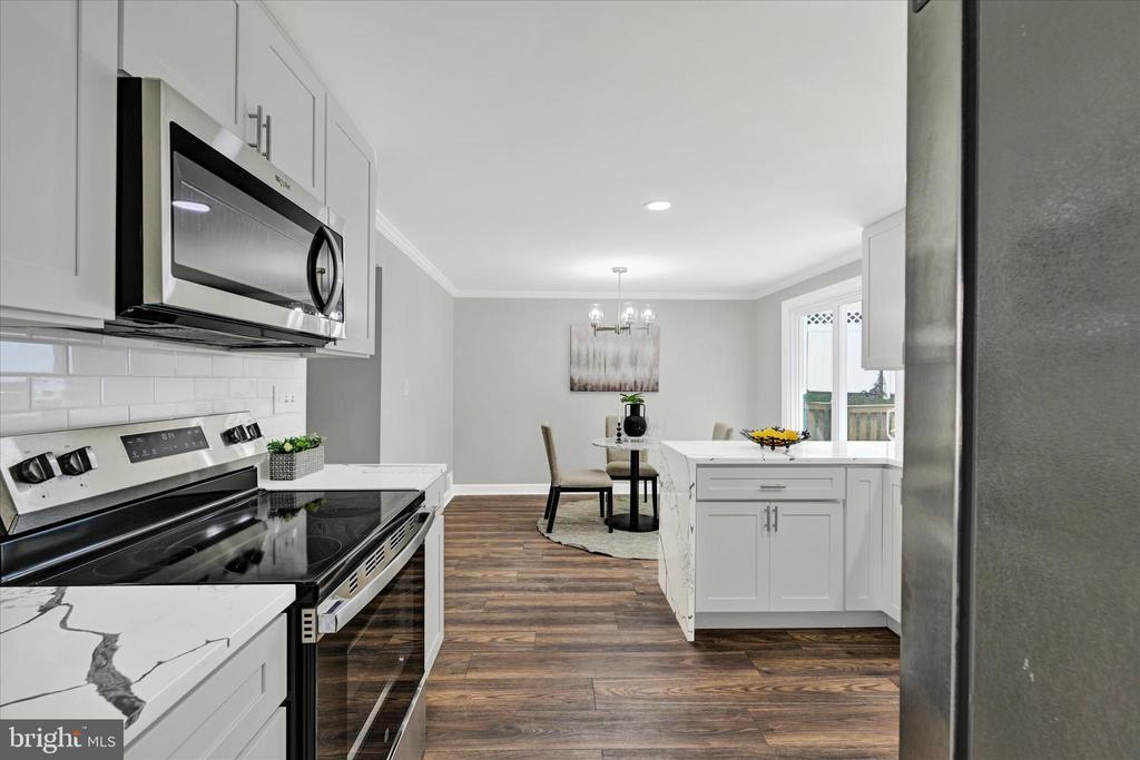 8 Lomond Ct