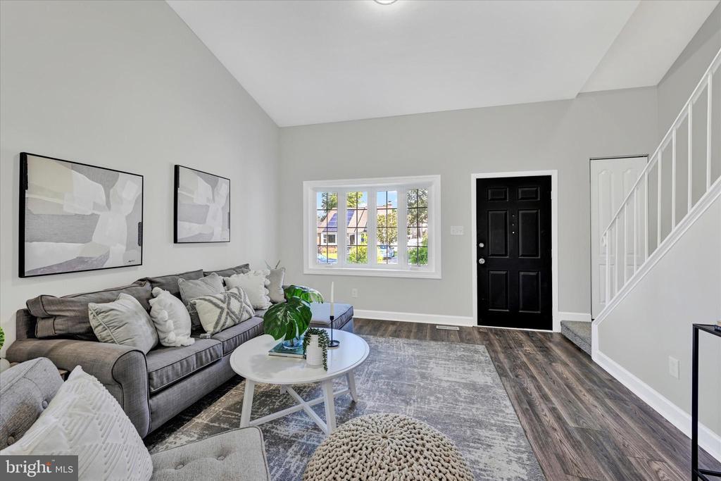 8 Lomond Ct