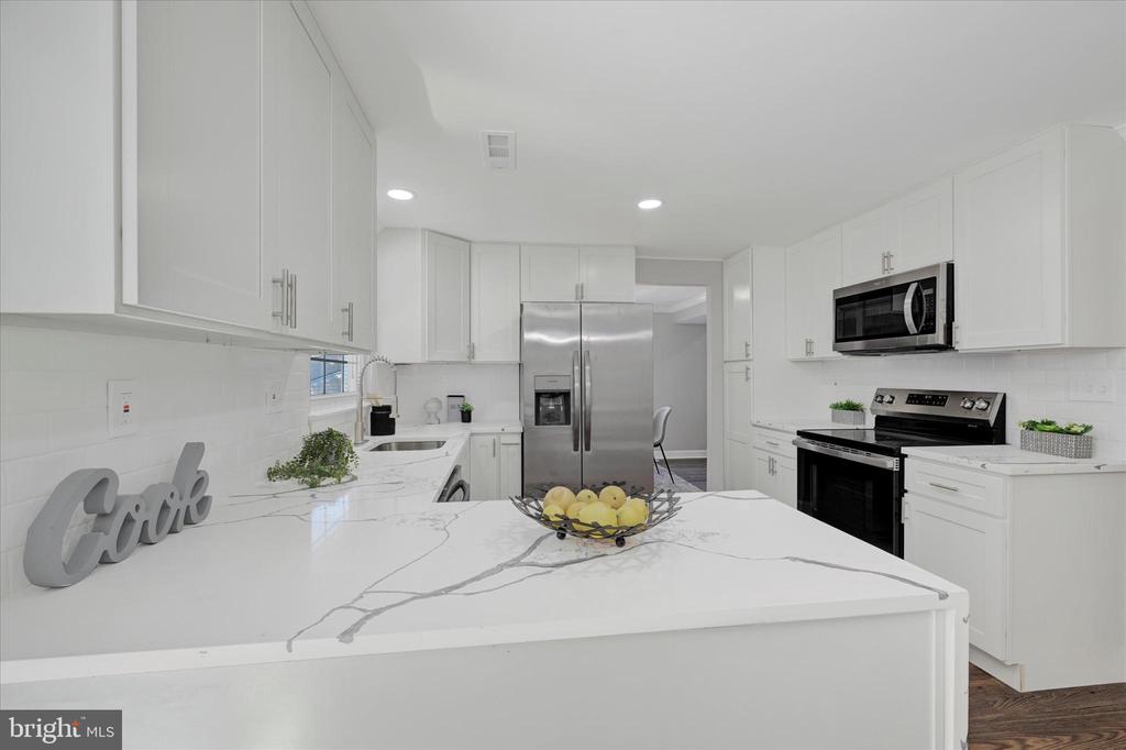 8 Lomond Ct