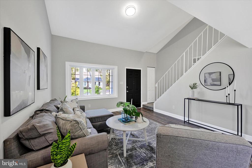8 Lomond Ct